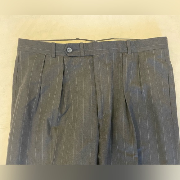 Aquascutum of London Vintage 3 Piece Striped Pleated Wool Suit in Gray Size 44 L - Picture 11 of 15